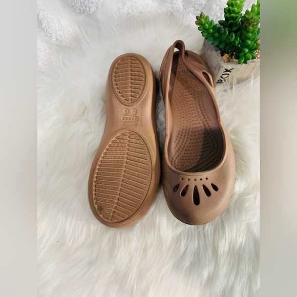 Crocs Women’s - Picture 2 of 4